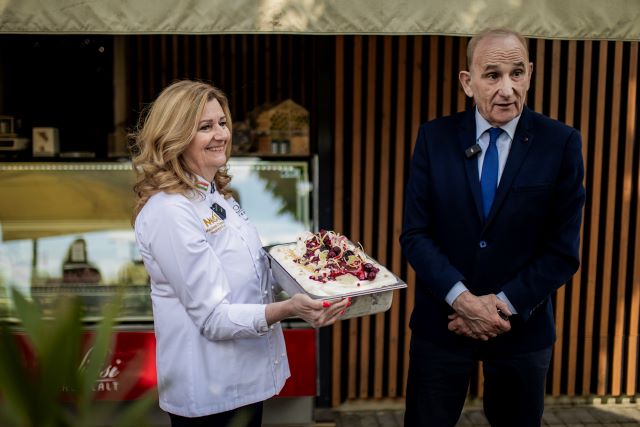 Bemutatták a város 60. évfordulójára készített fagylaltot