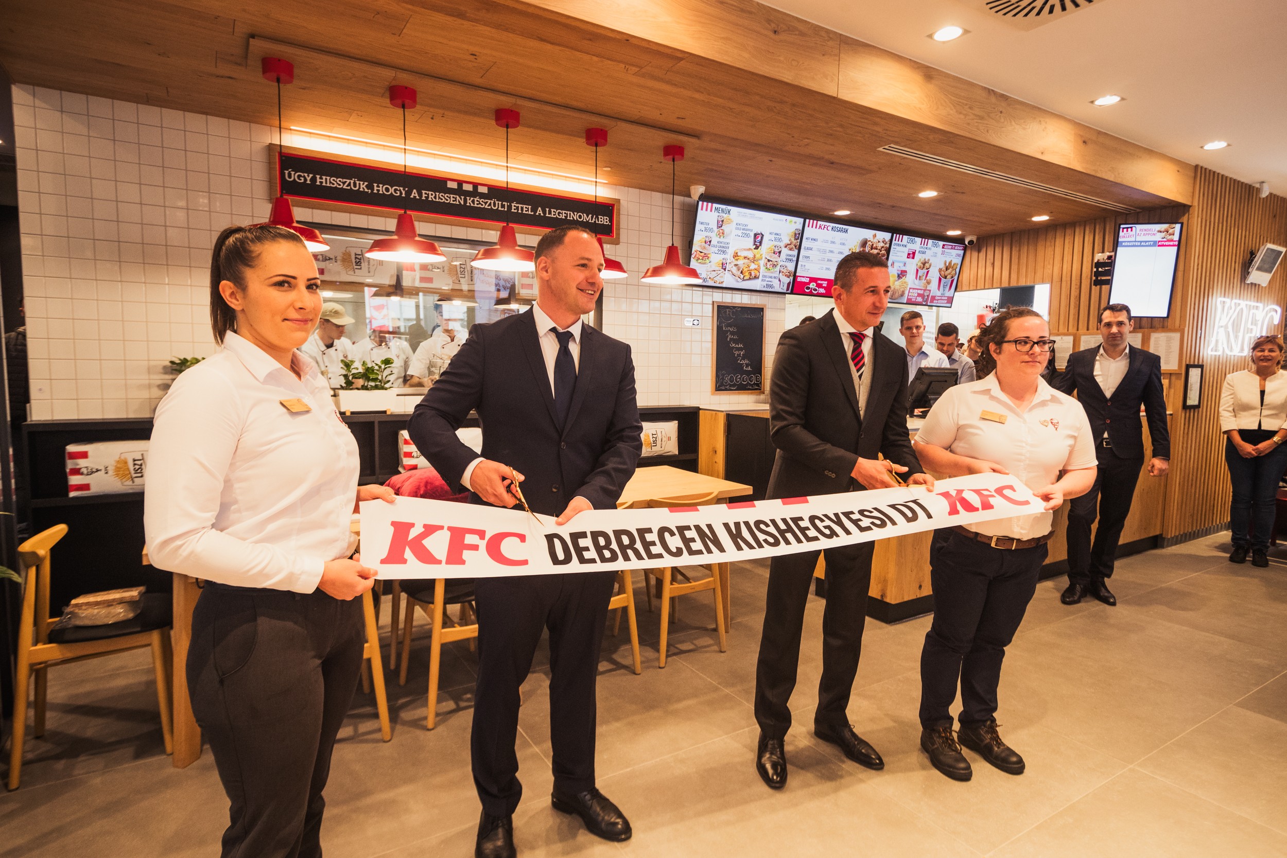 Nyitott Magyarország első zöld KFC étterme Debrecenben